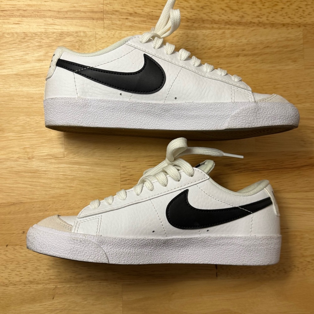 Nike Kids' Blazer Low '77 Low Top Sneaker (Big Kid) • White/Black EU 36 - Picture 3 of 7